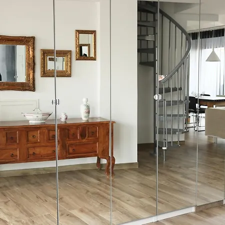 Iconik Design Apartman *