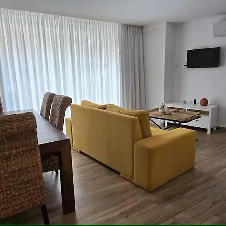 Iconik Design アパート