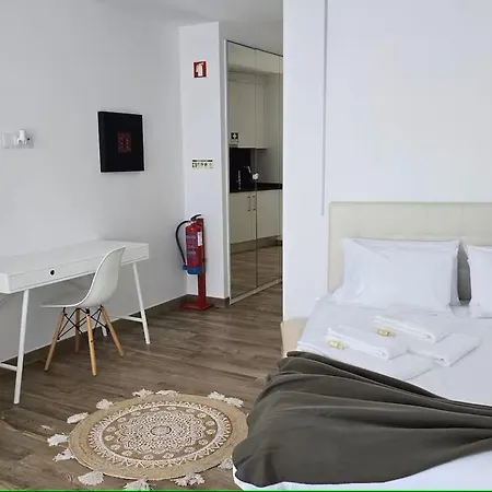 Iconik Design Apartman *