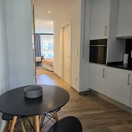 Iconik Design アパート